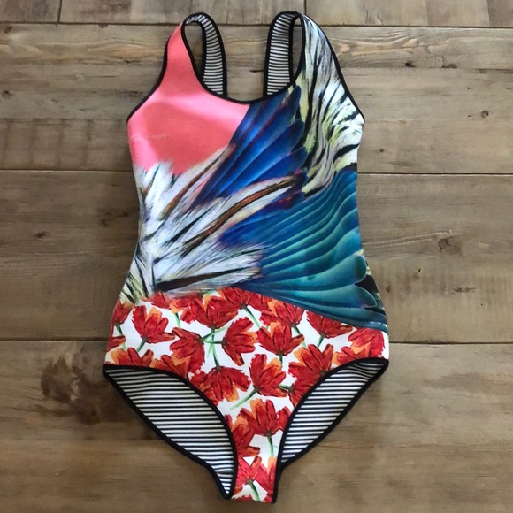 custom swimming costumes